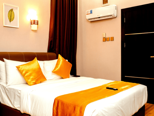 EXECUTIVE DELUXE - Image 1