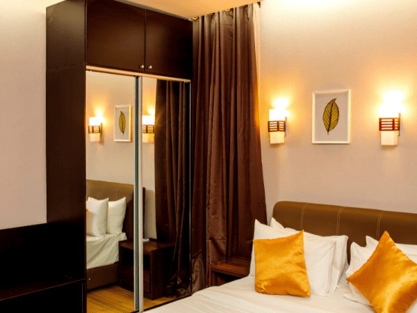 EXECUTIVE DELUXE - Image 2