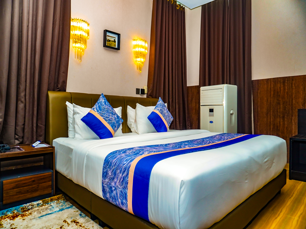 JAMACOUS EXECUTIVE SUITE - Image 1