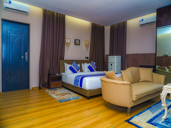 JAMACOUS EXECUTIVE SUITE - Image 4