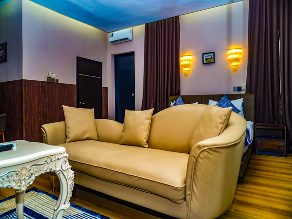 JAMACOUS EXECUTIVE SUITE - Image 5