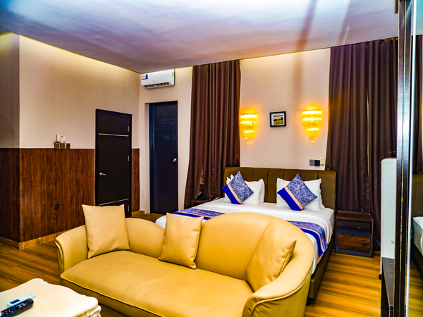 JAMACOUS EXECUTIVE SUITE - Image 6