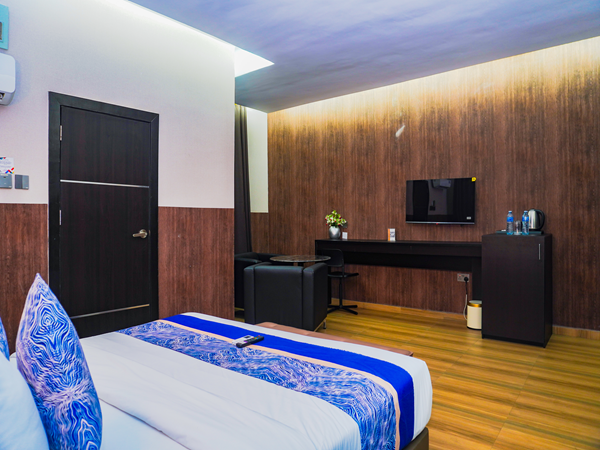 ROYAL EXECTIVE DELUXE - Image 5