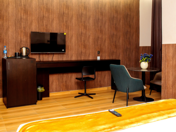 SUPER EXECUTIVE DELUXE - Image 3