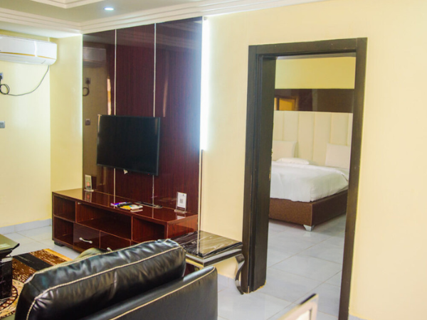 AMBASSADOR SUITE - Image 5