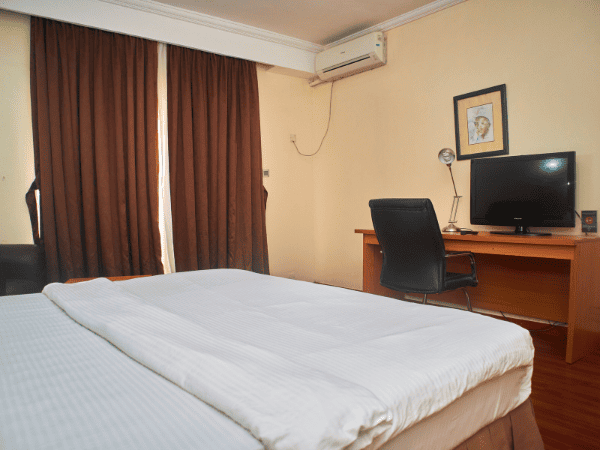 MINI STUDIO - Image 2